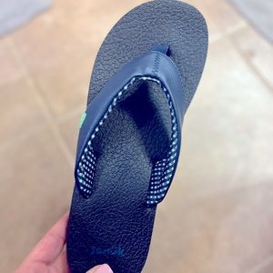Sanuk yoga mat flip flops